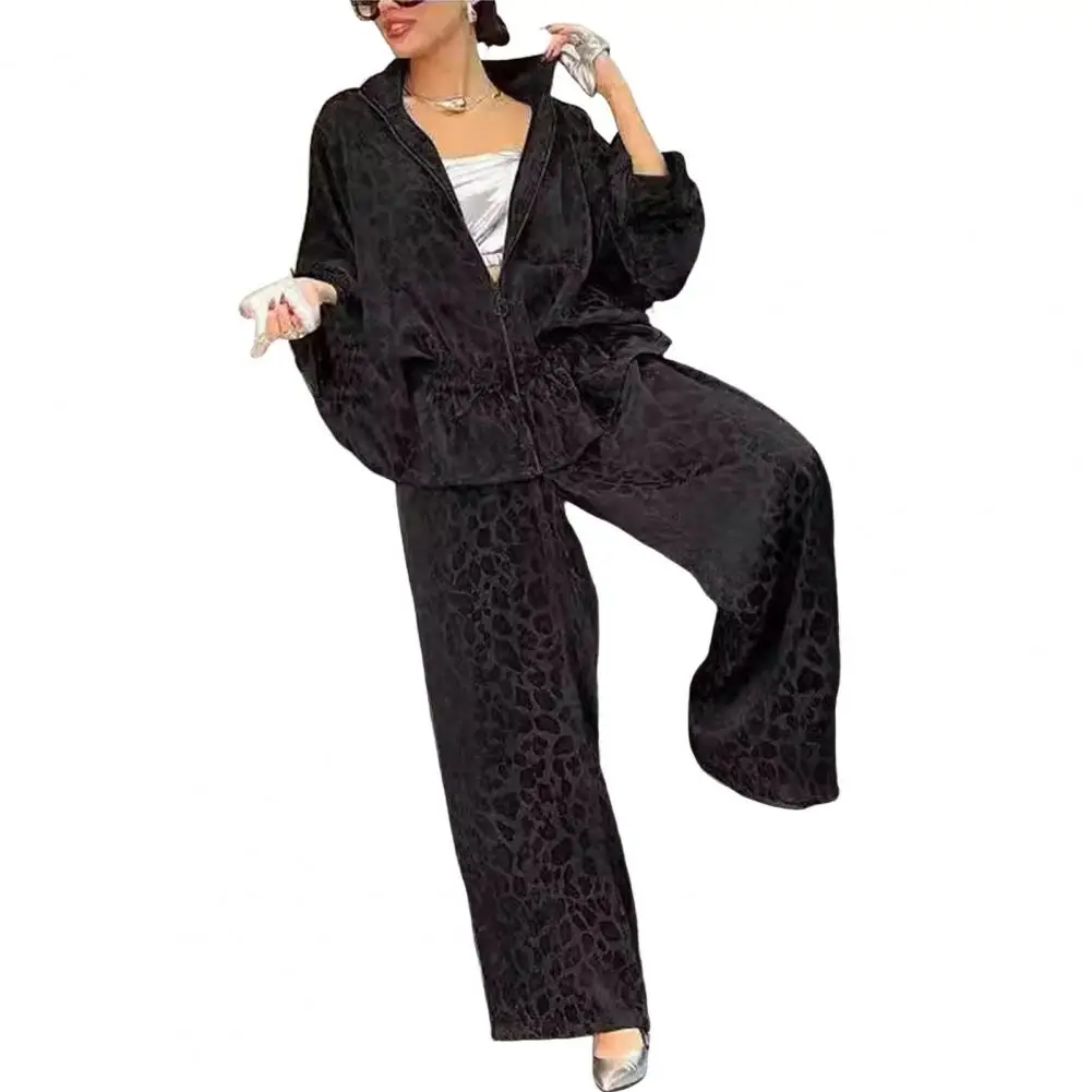 Комплект офисной одежды Женский комплект из рубашки и брюк с леопардовым принтом