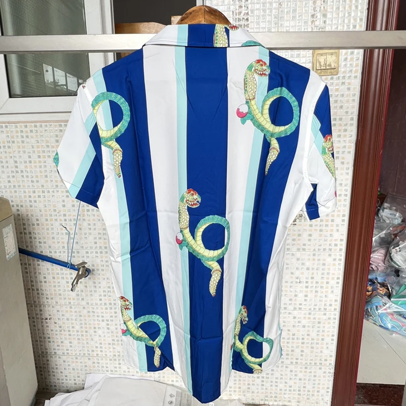 

Тонкая шелковая короткая рубашка в синюю и белую полоску с принтом «Зеленая змея» для мужчин и женщин, гавайская пляжная рубашка для серфинга, топ лучшего качества