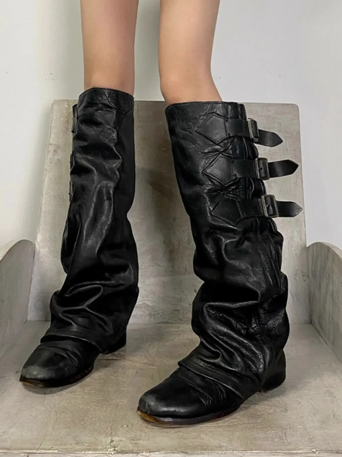 Плиссированные свободные высокие сапоги с пряжкой на ремне черные туфли выше