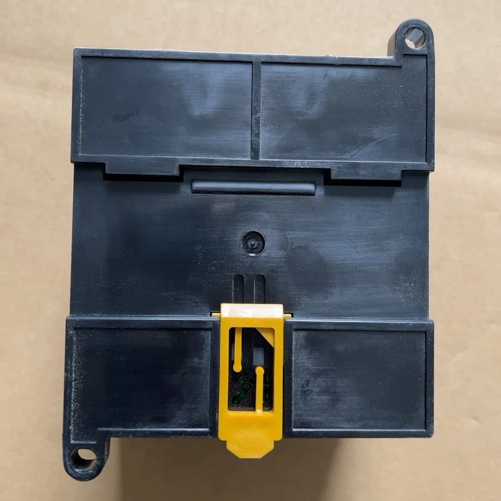 

Новый программируемый контроллер CP1L-L14DR-высококачественная Быстрая доставка