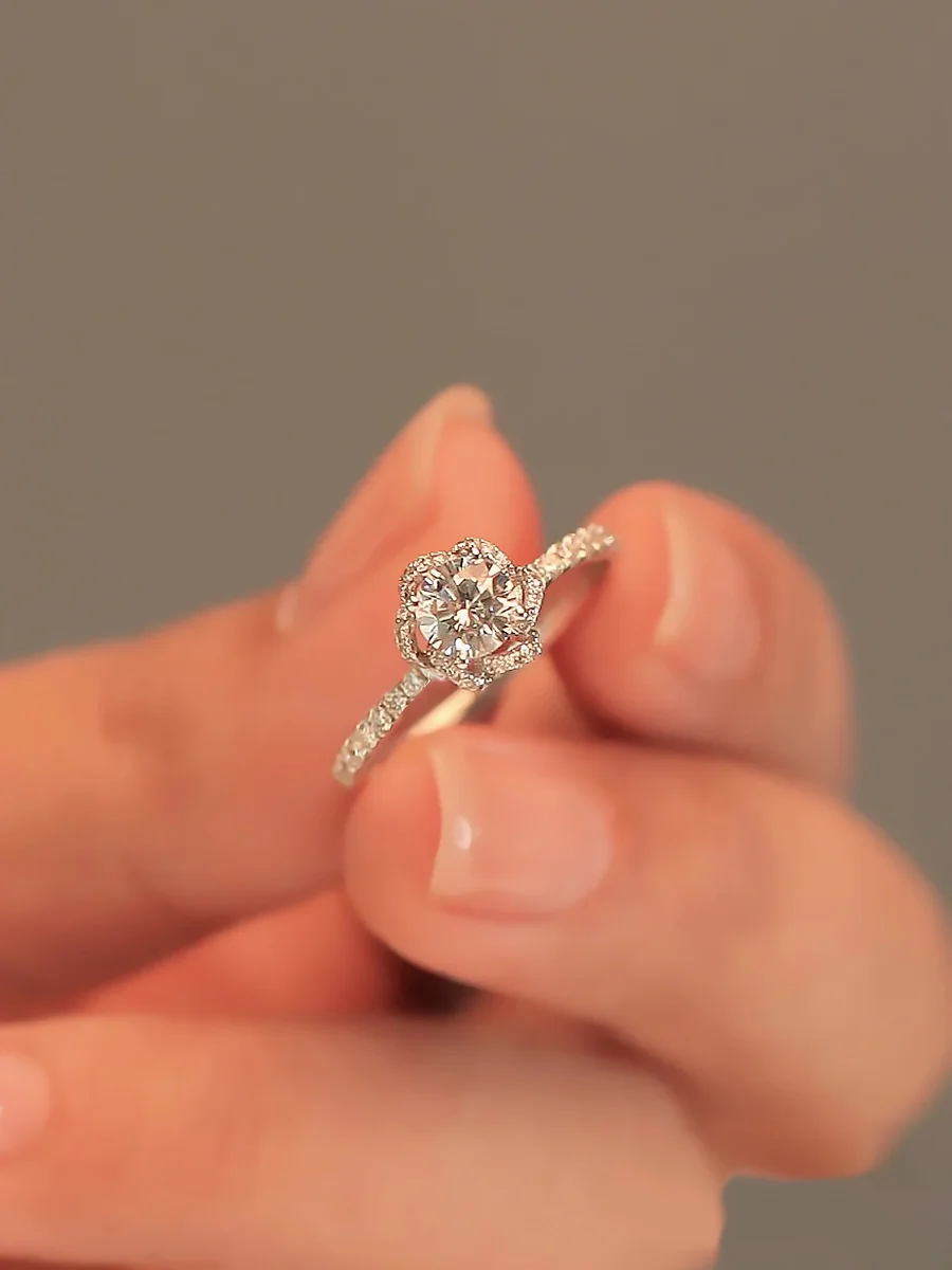 

Copy [blooming]rosesmoissanite Diamond Stonee Ring Sterling Silver Hand Held Flower Imitation Ring Marriage Proposal Leave Envio