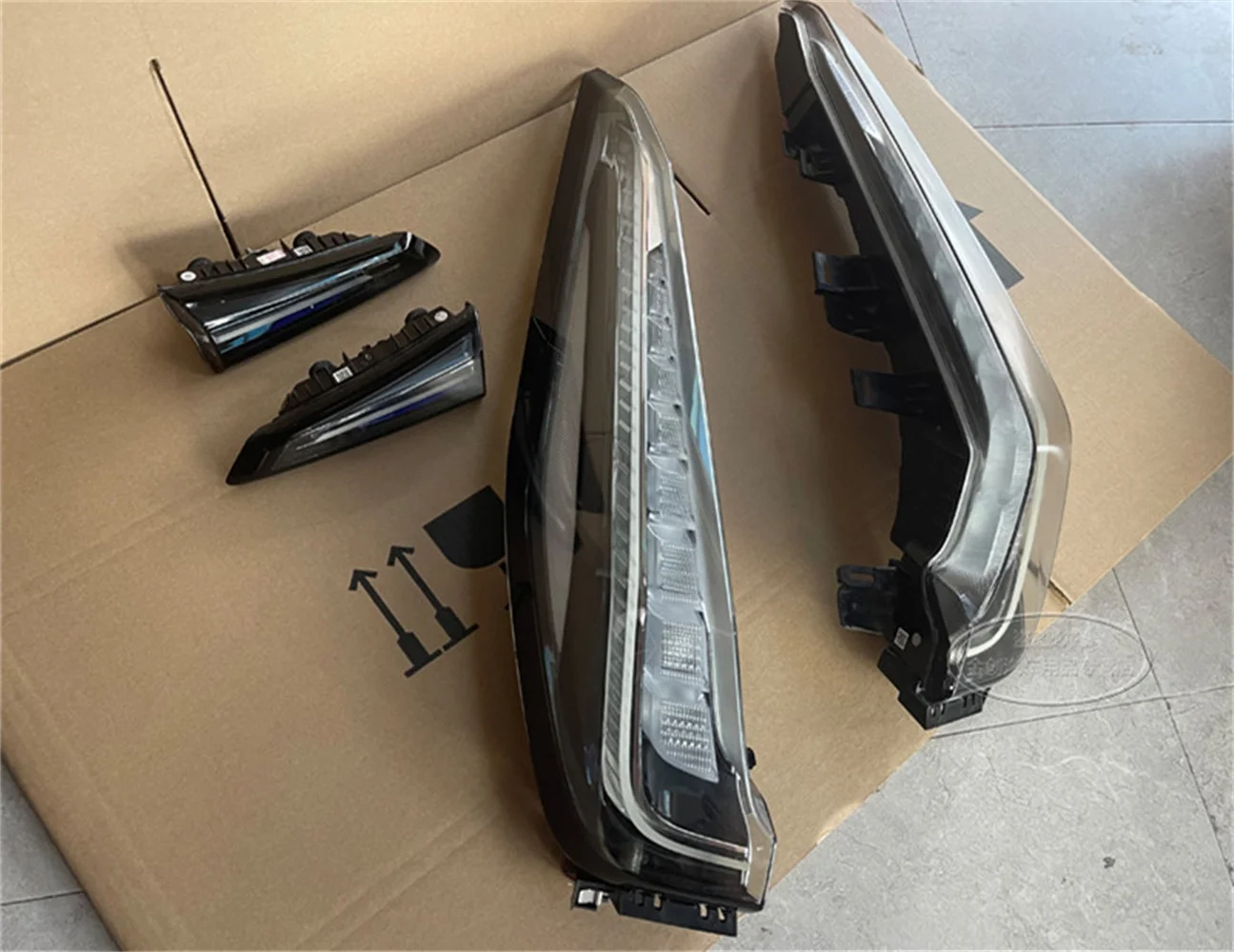 Задняя часть для Cadillac XT4 с динамическим поворотным сигналом