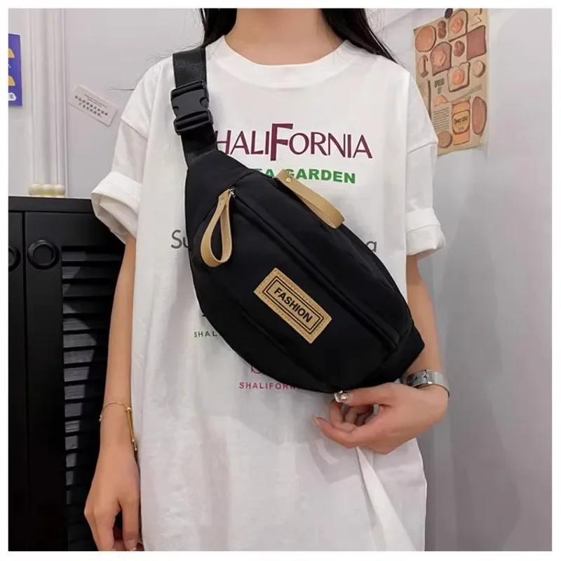 Холщовая нагрудная сумка вместительная дизайнерская сумочка-мессенджер для