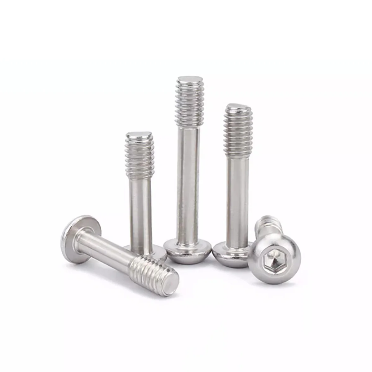 Винт с круглой головкой и полузубьями из нержавеющей стали