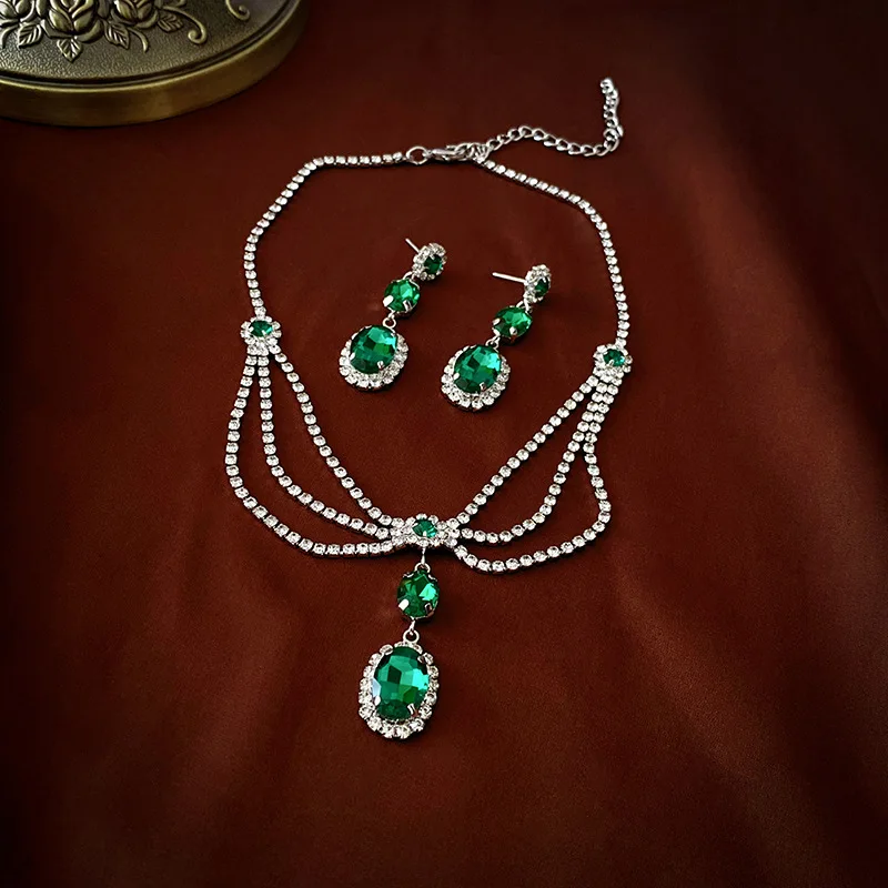 

Retro Emerald Oval Multi-Layer Necklace French Clavicle Chain Necklace Women