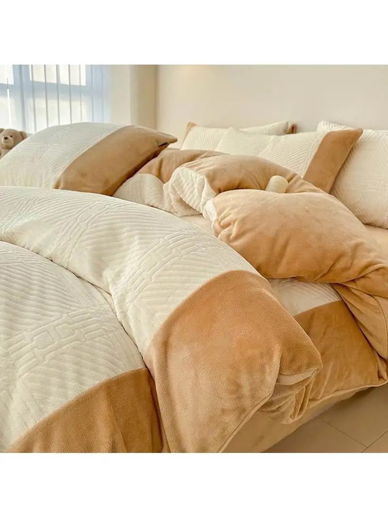 Cardichen Зимний резной молочный бархат Комплект из четырех предметов Класс