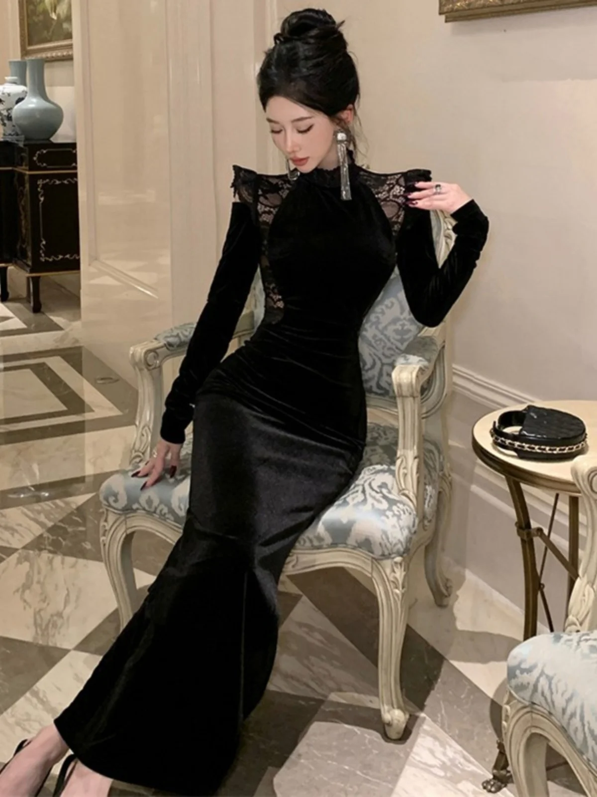 Высококачественное бархатное платье с кружевной строчкой французское в стиле