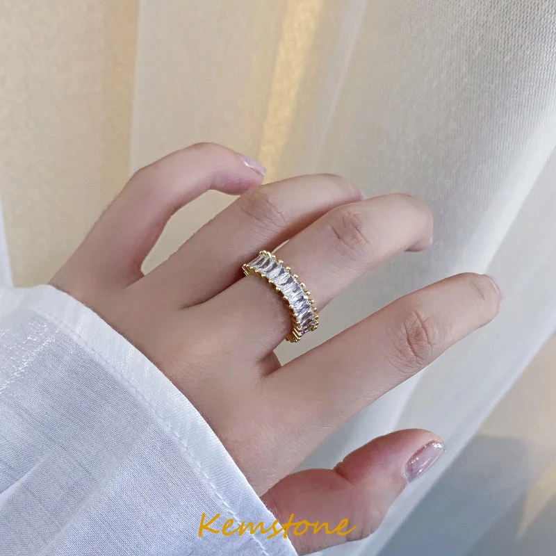 Роскошное блестящее позолоченное кольцо Kemstone с кубическим цирконием и белым