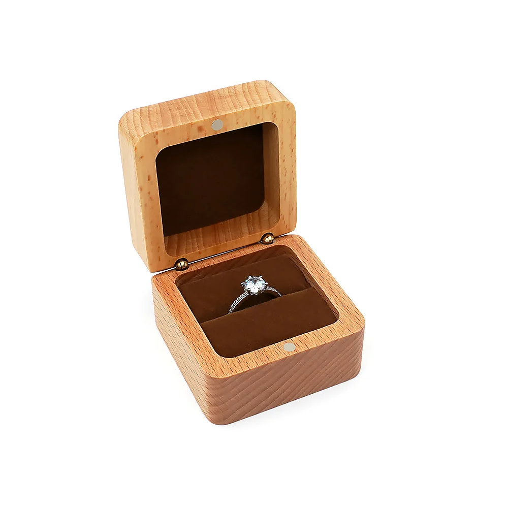 

Деревянная шкатулка для колец из бука