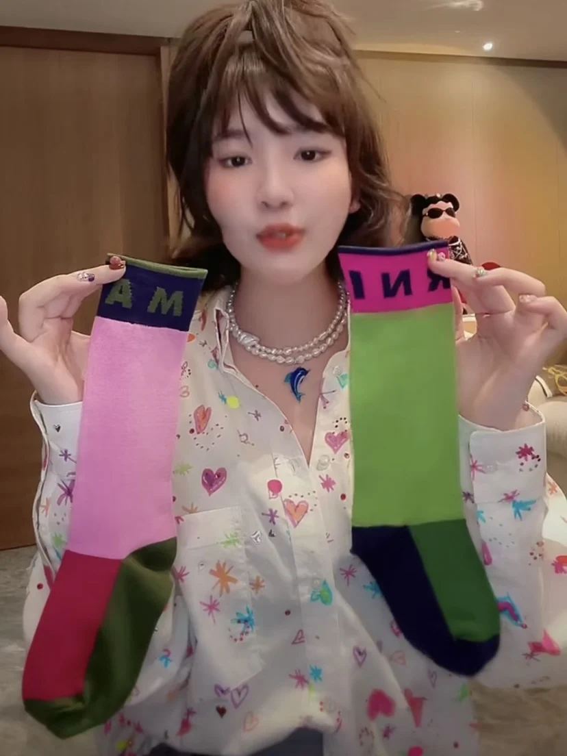 In the spring/summer 2023 female thin cotton socks color calf socks