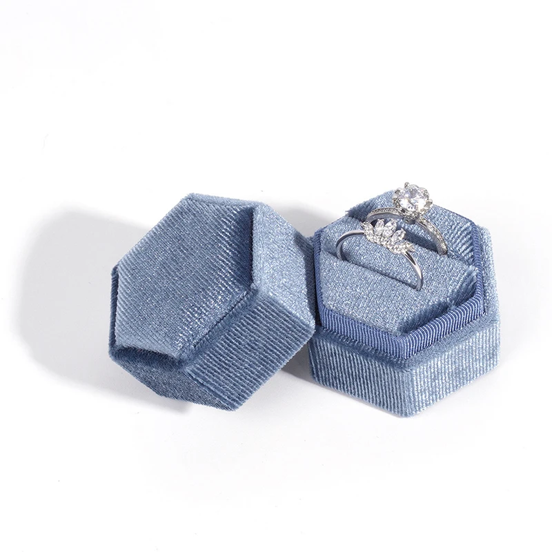 

Бархатная шестигранная коробка для колец MOONBIFFY