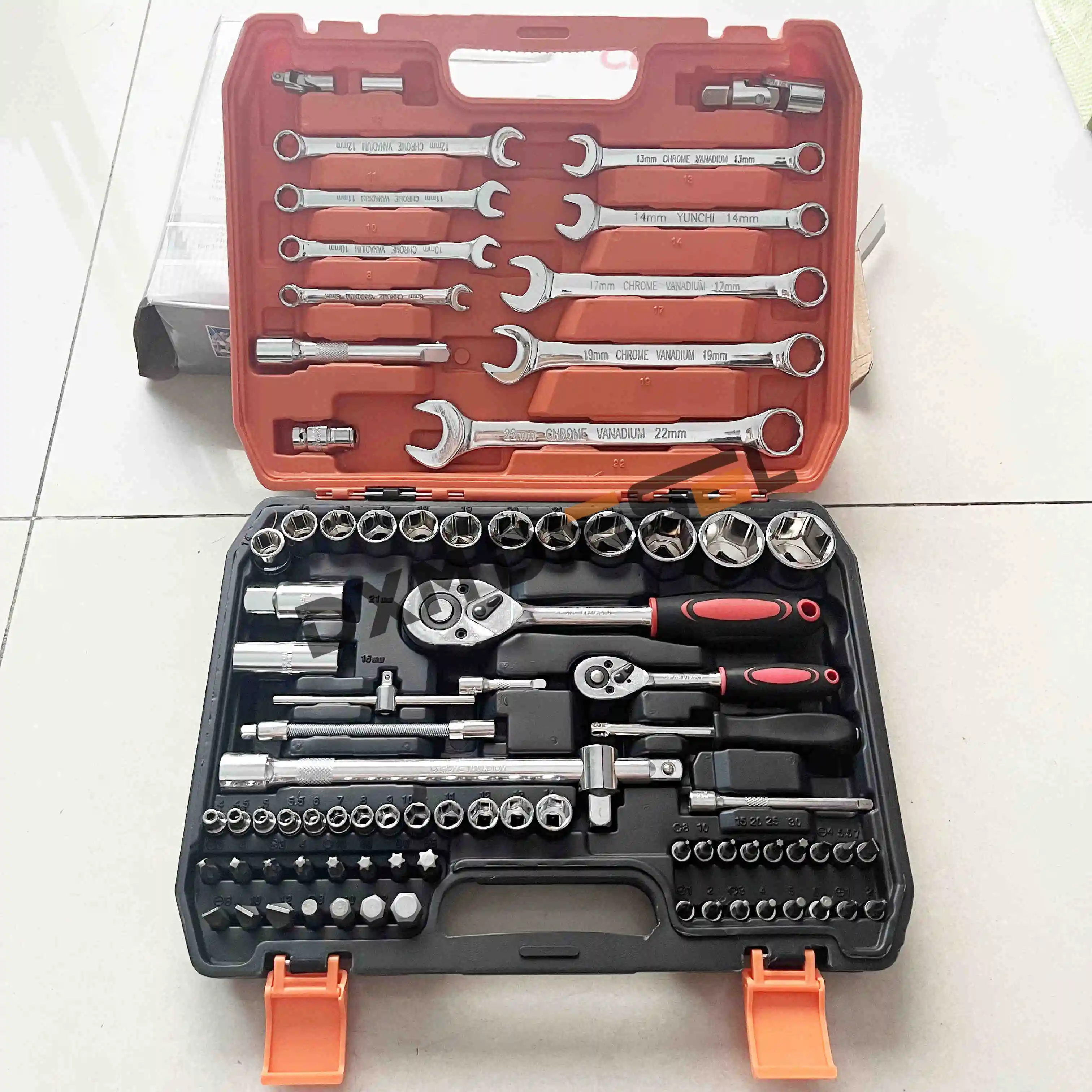 

Professional 82Pcs 1/2",1/4",Ratchet Wrenches of Different Sizes Combination Wrench Set,Bit Sockets Kit,Auto Repair Tools