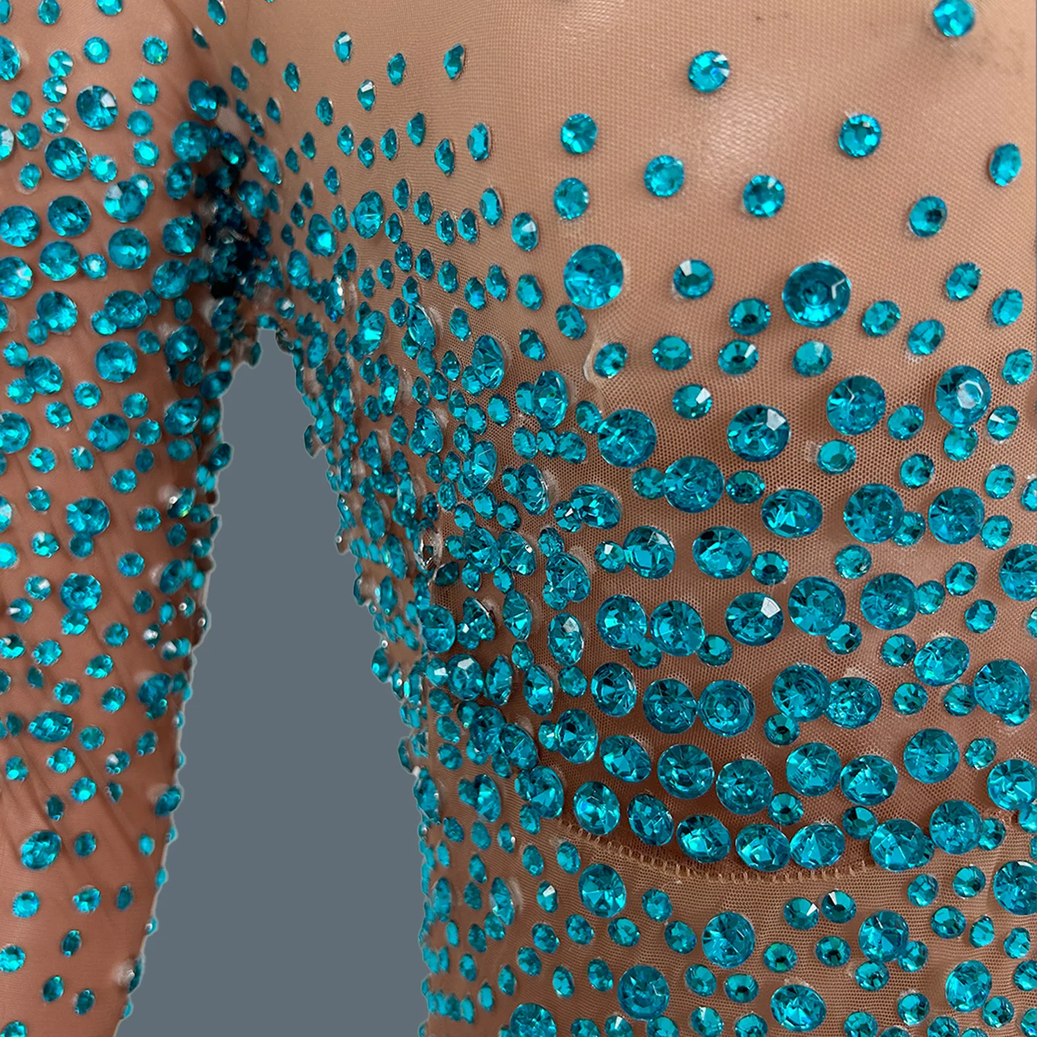 Женский комбинезон с блестками и стразами