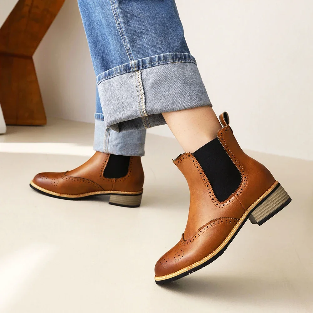 Большие ботинки челси с вышивкой и вентиляцией на резинке текстура дерева