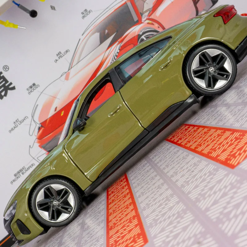 Фото Модель автомобиля Maisto 1:25, имитирующая Audi RS e-tron GT 2022 года, из сплава, с открывающимися дверями, богатой детализацией и тонкой отделкой. №5