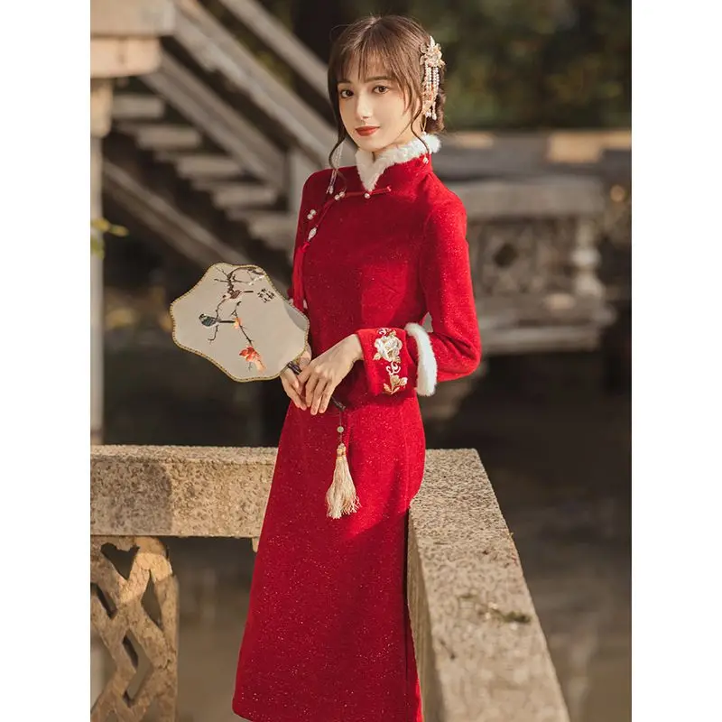 Красное китайское новогоднее женское утепленное зимнее платье Cheongsam с длинными