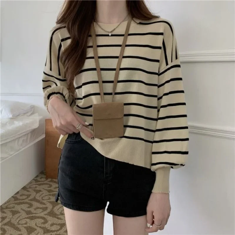 Свитер в полоску нестандартной формы осень/зима 2023 новый дизайн чувственный с