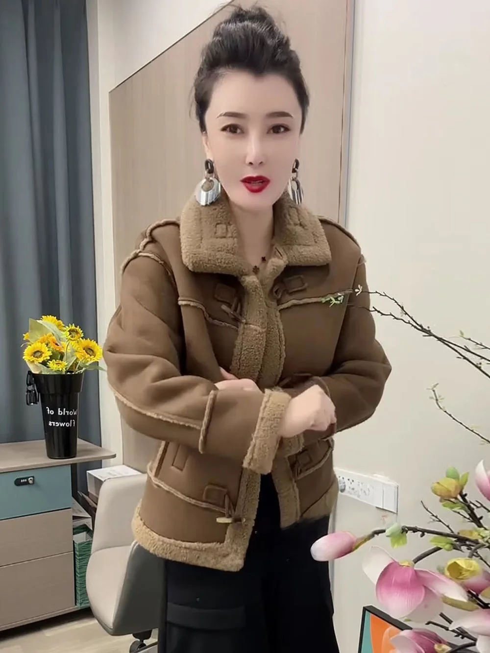 Fashion Thickened Patchwork Fur Integrated Outerwear Women 2024 Winter New Casual Retro Horn Buckle Jacket