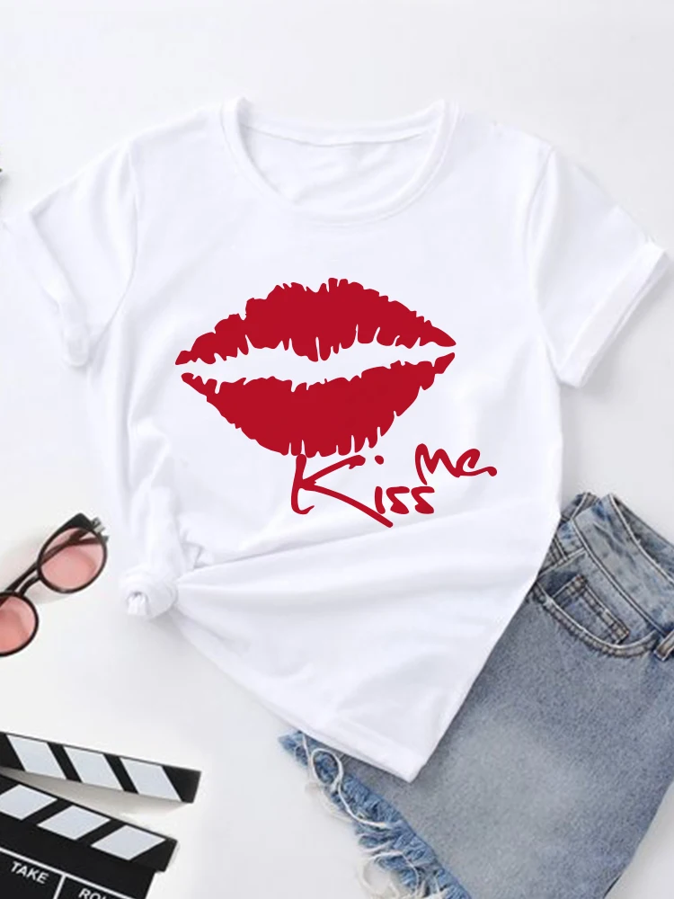 

Kiss Me Print T-Shirt Women Fashion Design Lip Sexy Lips Streetwear Female White T-shirts Funny Harajuku Tshirt y2k clothes Club