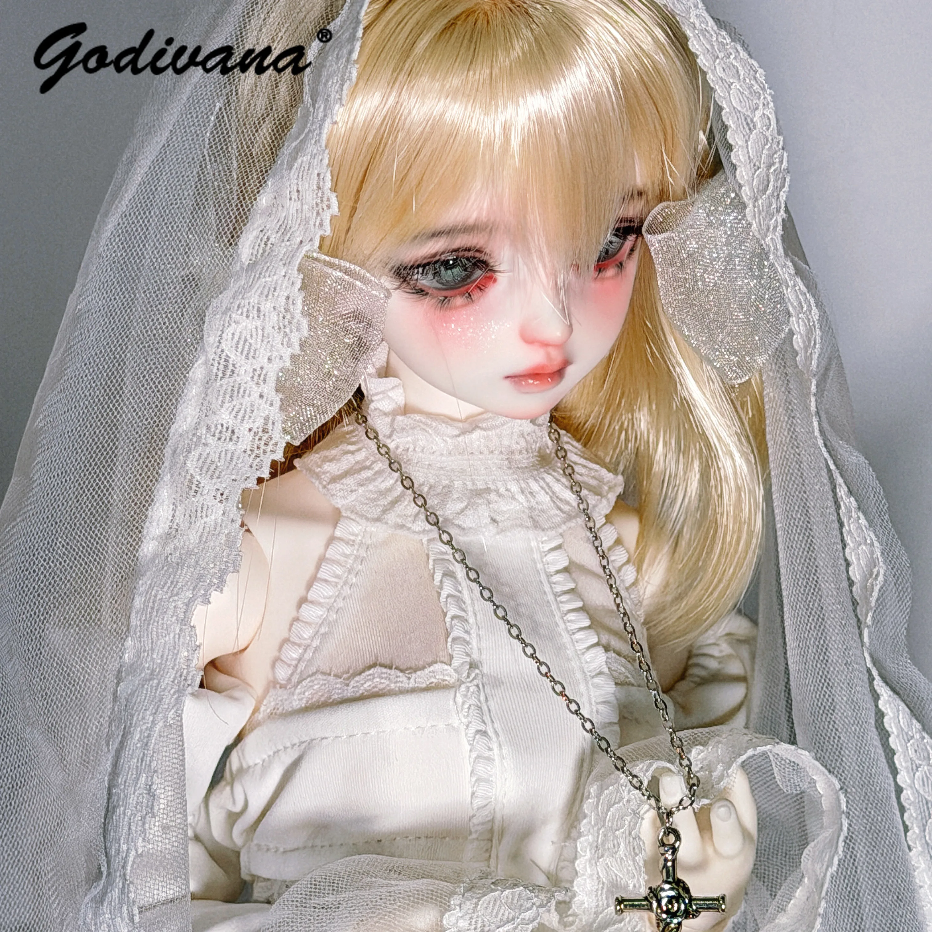 Фото Готический костюм монахини для куклы BJD 1/4: белый кружевной вуаль и комбинезон с пышными рукавами, рюшами и тюлевыми чулками-нарукавниками. №4