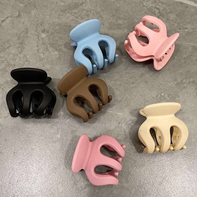 

Girls Candy Color Mini Hair Claws Clips Headwear Size About 3cm Ponytail Fixed Hairpins Fashion Acrylic Small Shark Hair Clips