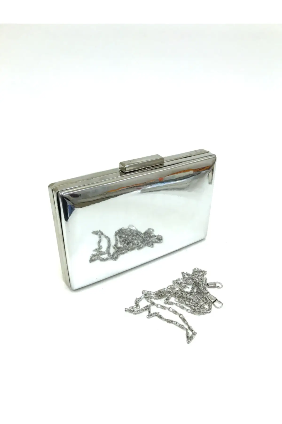 

Женская серебристая вечерняя сумка-клатч на цепочке