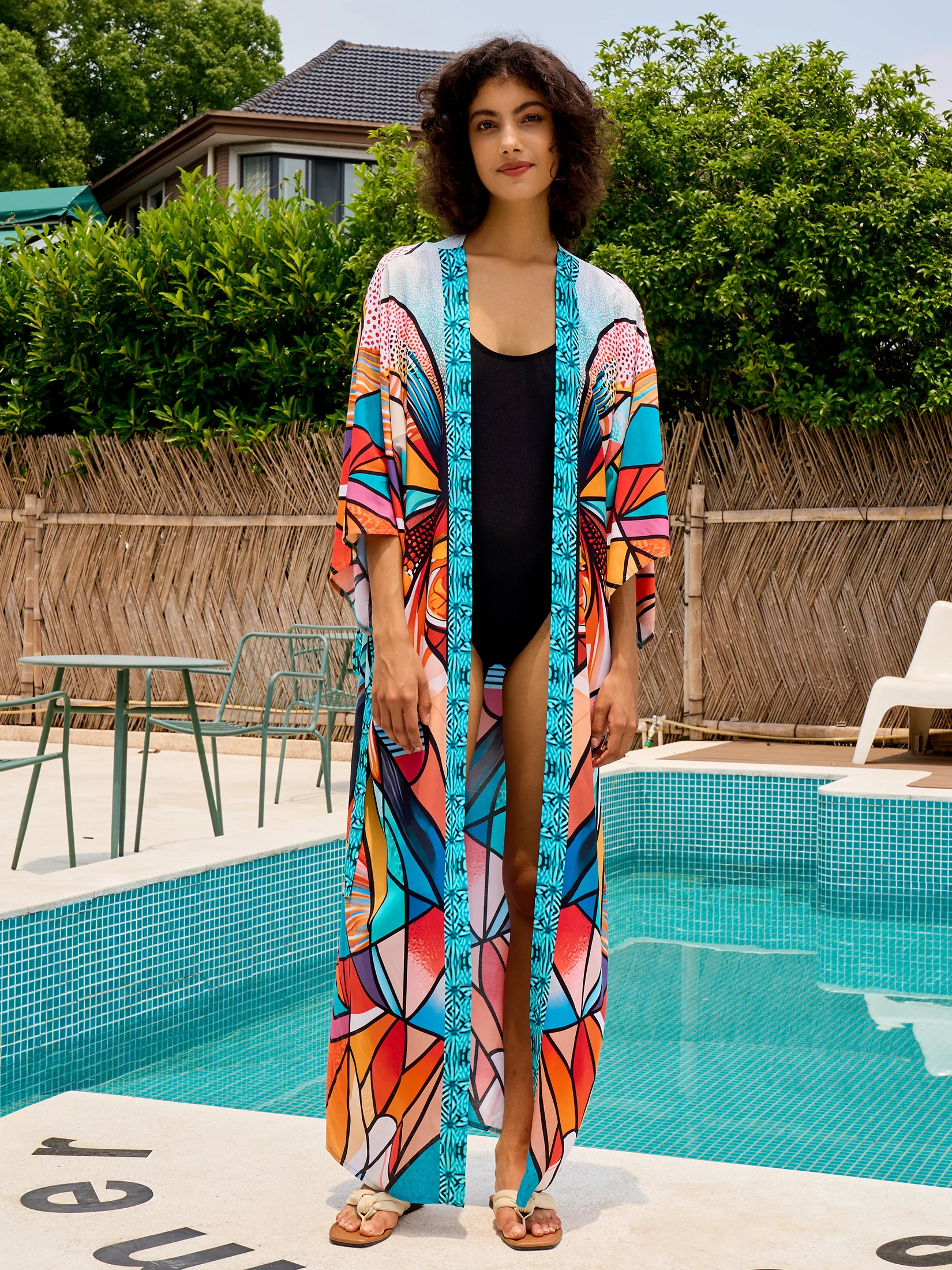 Женское летнее платье-кардиган с геометрическим принтом