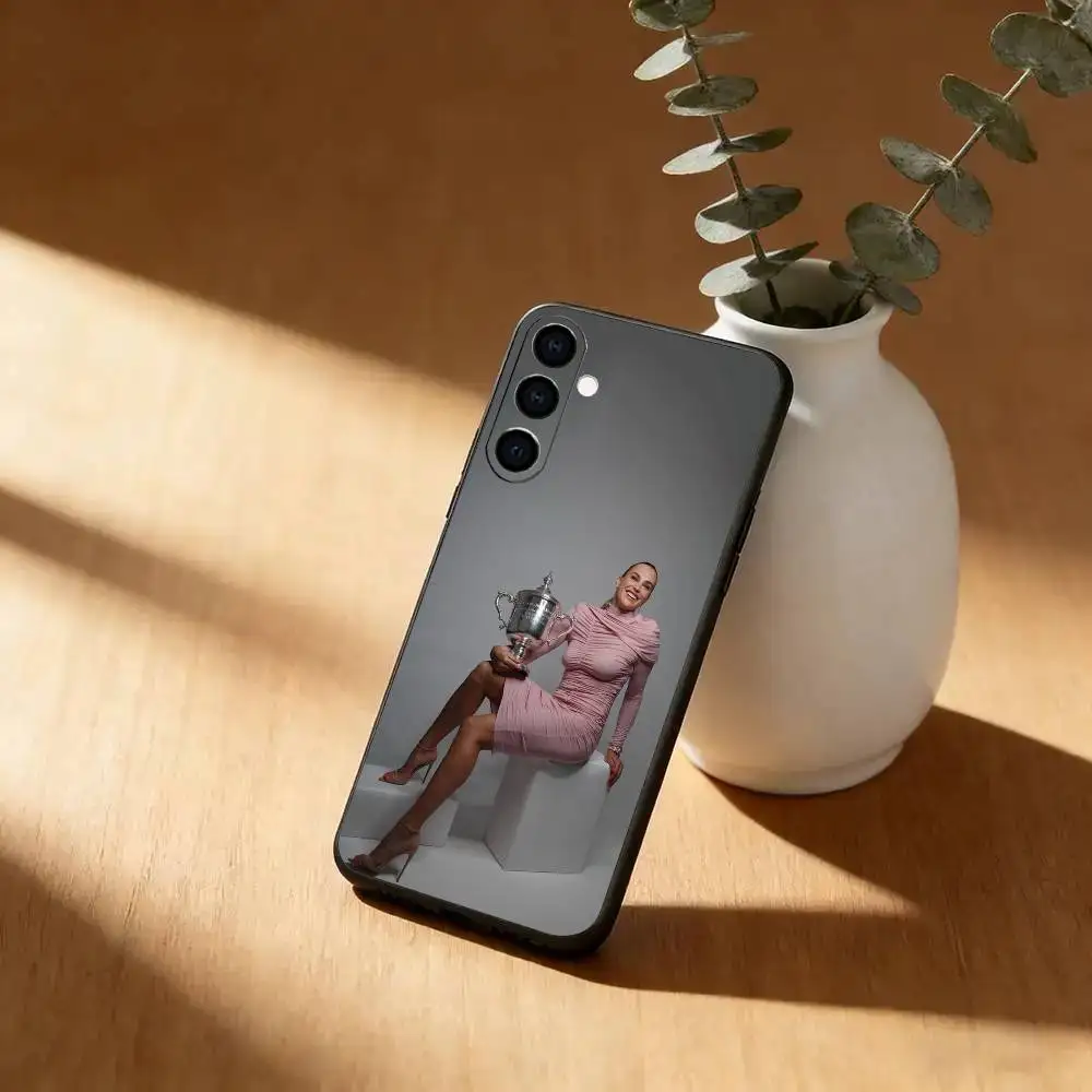 Фото Потрясающий чехол для телефона с изображением теннисистки Арины для Samsung A73 20,21s,22,31,32,52,53,72, мягкий черный корпус №3