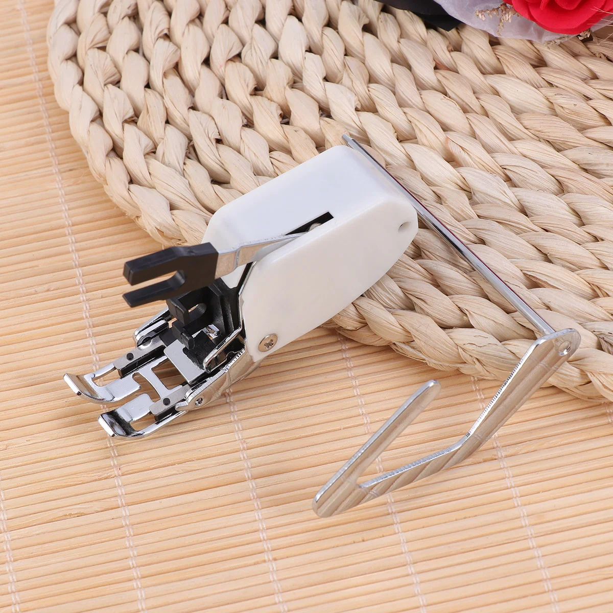 

Household Sewing Machine Screw-on Even Feed Walking with Quilt Guide (White+Silver)