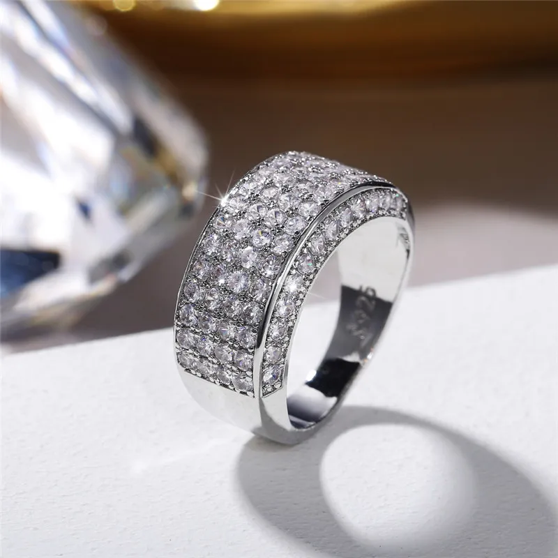 

Huitan Gorgeous Women Rings Full Dazzling Cubic Zirconia Crystal Ring Stylish Accessories for Party Gift Lady's Trendy Jewelry