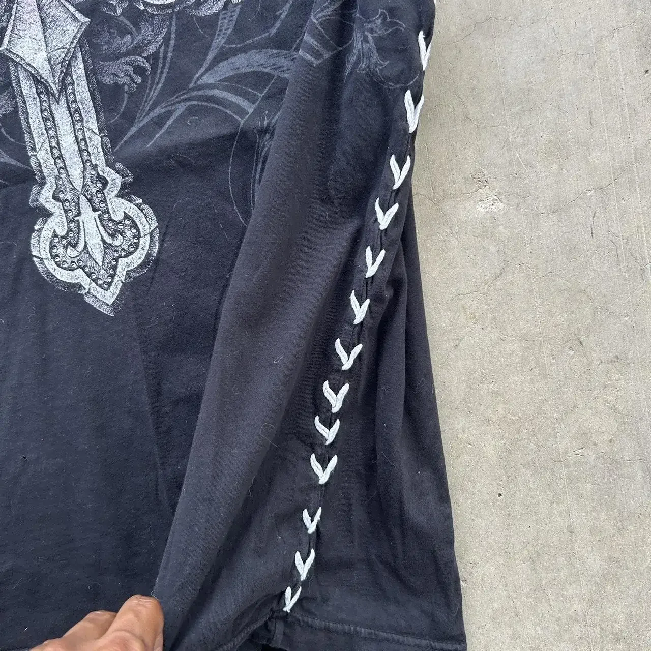 Футболка в готическом стиле с принтом черепа