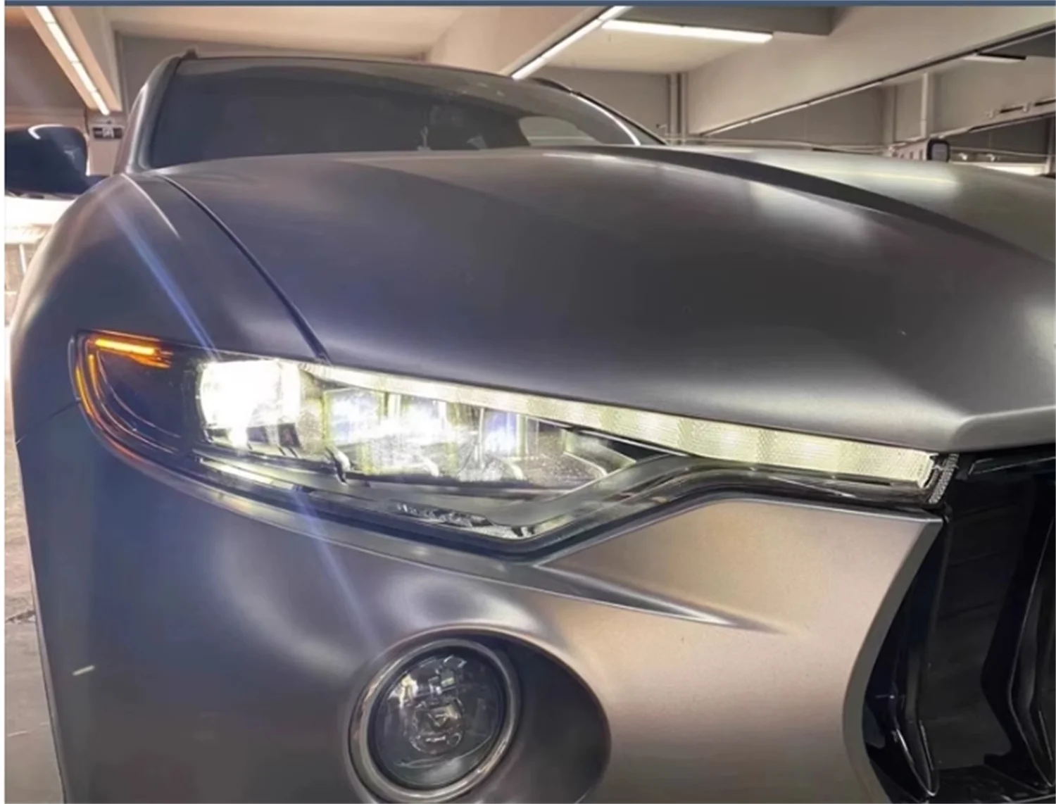 Фонарь головного света для Maserati Levante дневной свет яркий ближний сигнал поворота