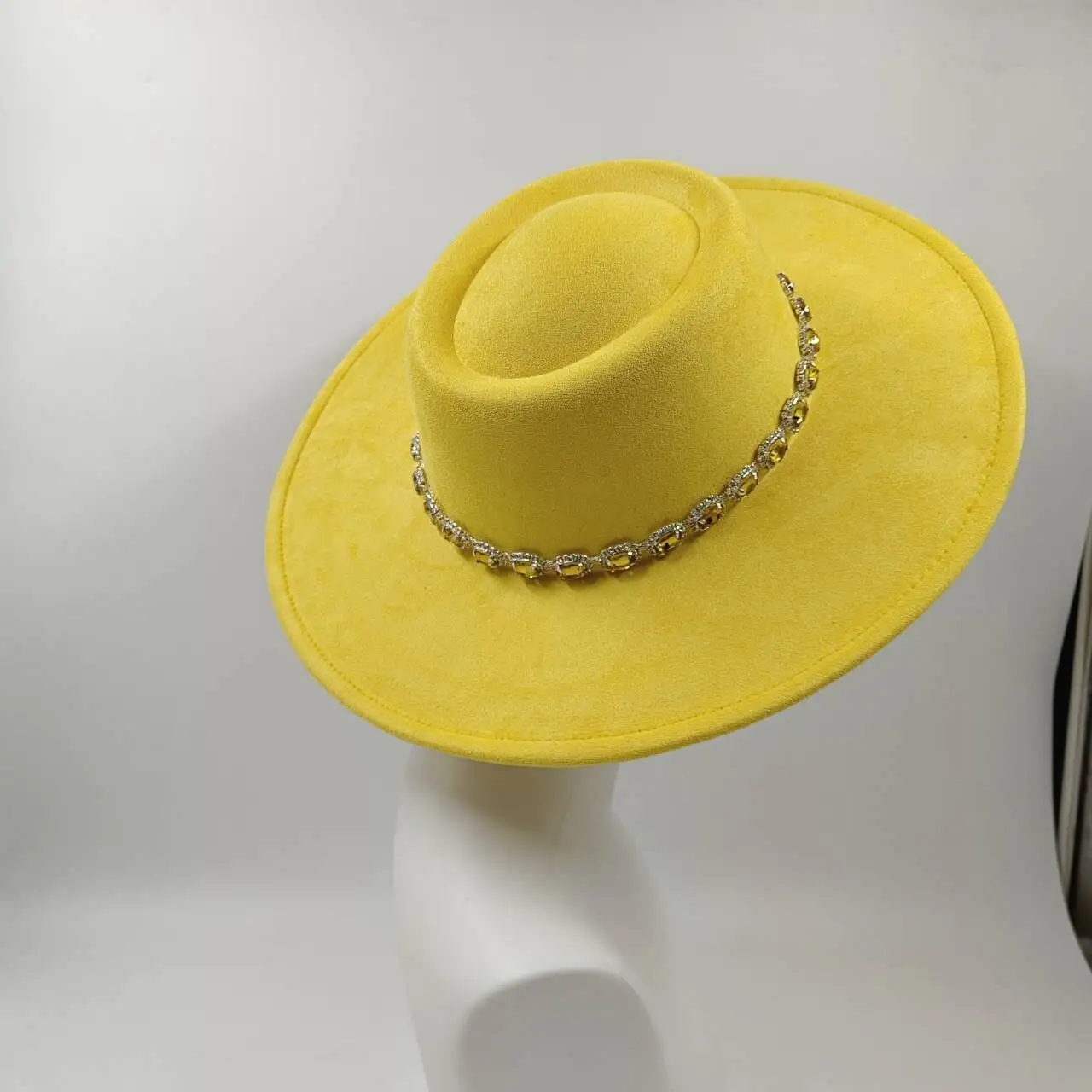 Замшевая женская шляпа с широкими полями 54-58 см цвета в ассортименте