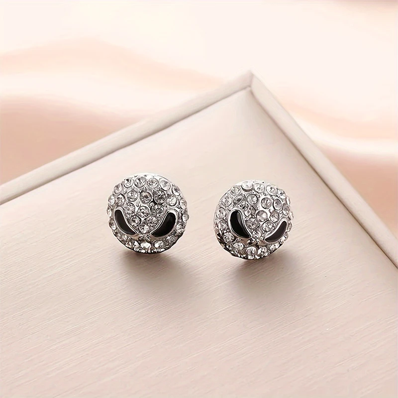 Цепочка с подвеской и серьги-гвоздики в виде черепа