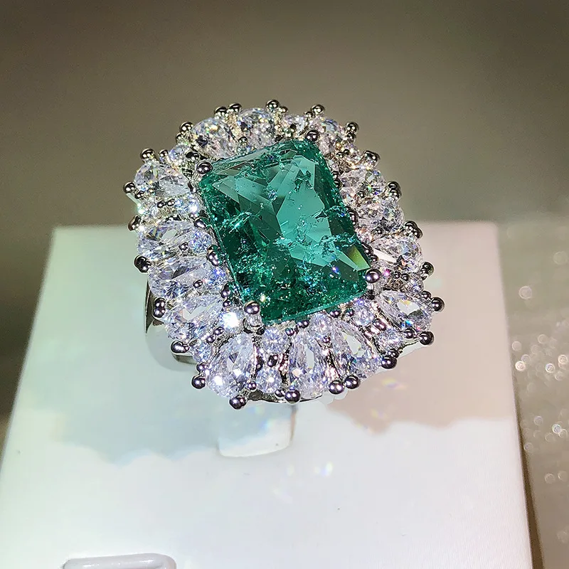 

European and American Fashion Classic Retro Emerald Ring Palace Style Paraiba Jewelry Ladies Engagement Wedding Anniversary Gift