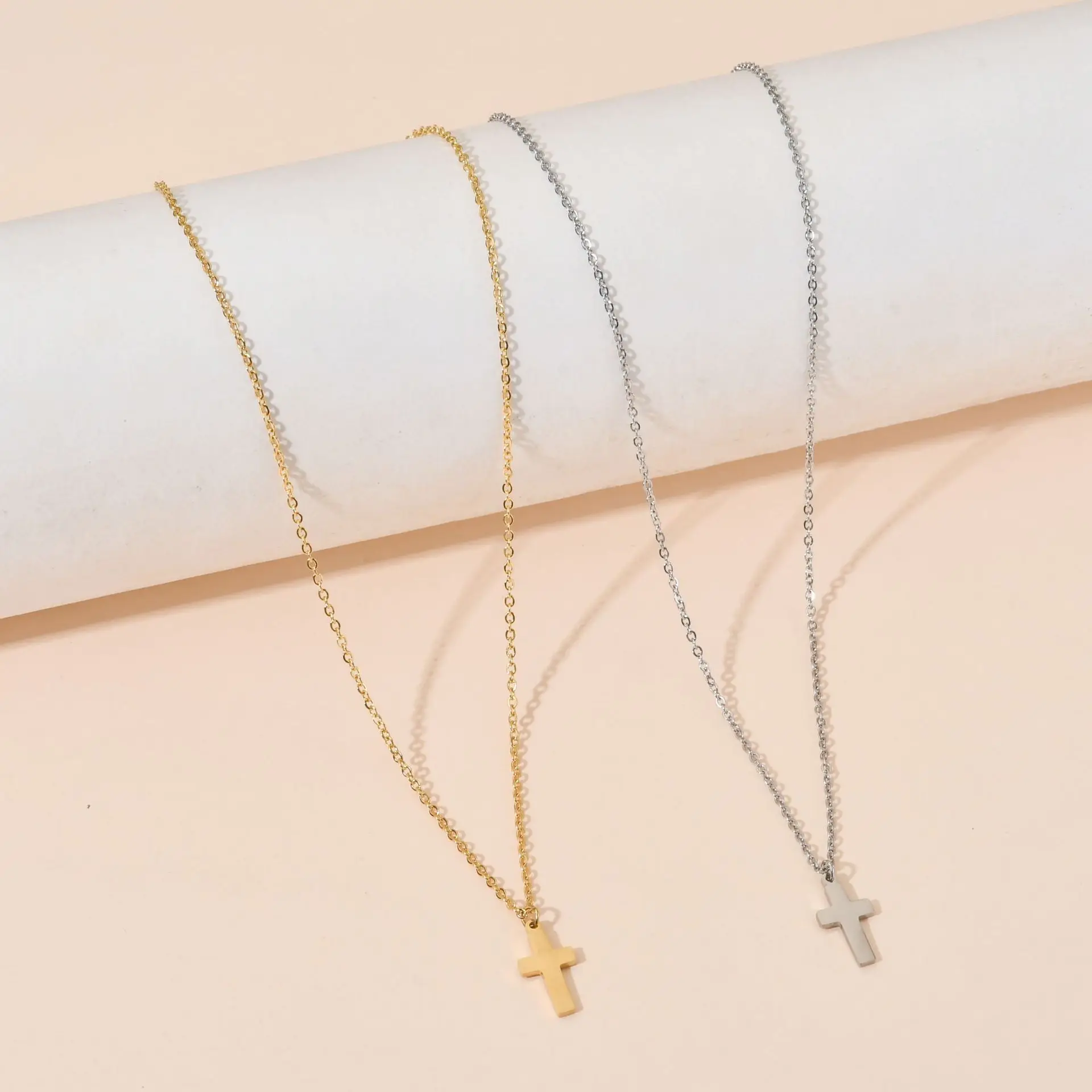 Золотистое/серебристое ожерелье с крестом WKOUD