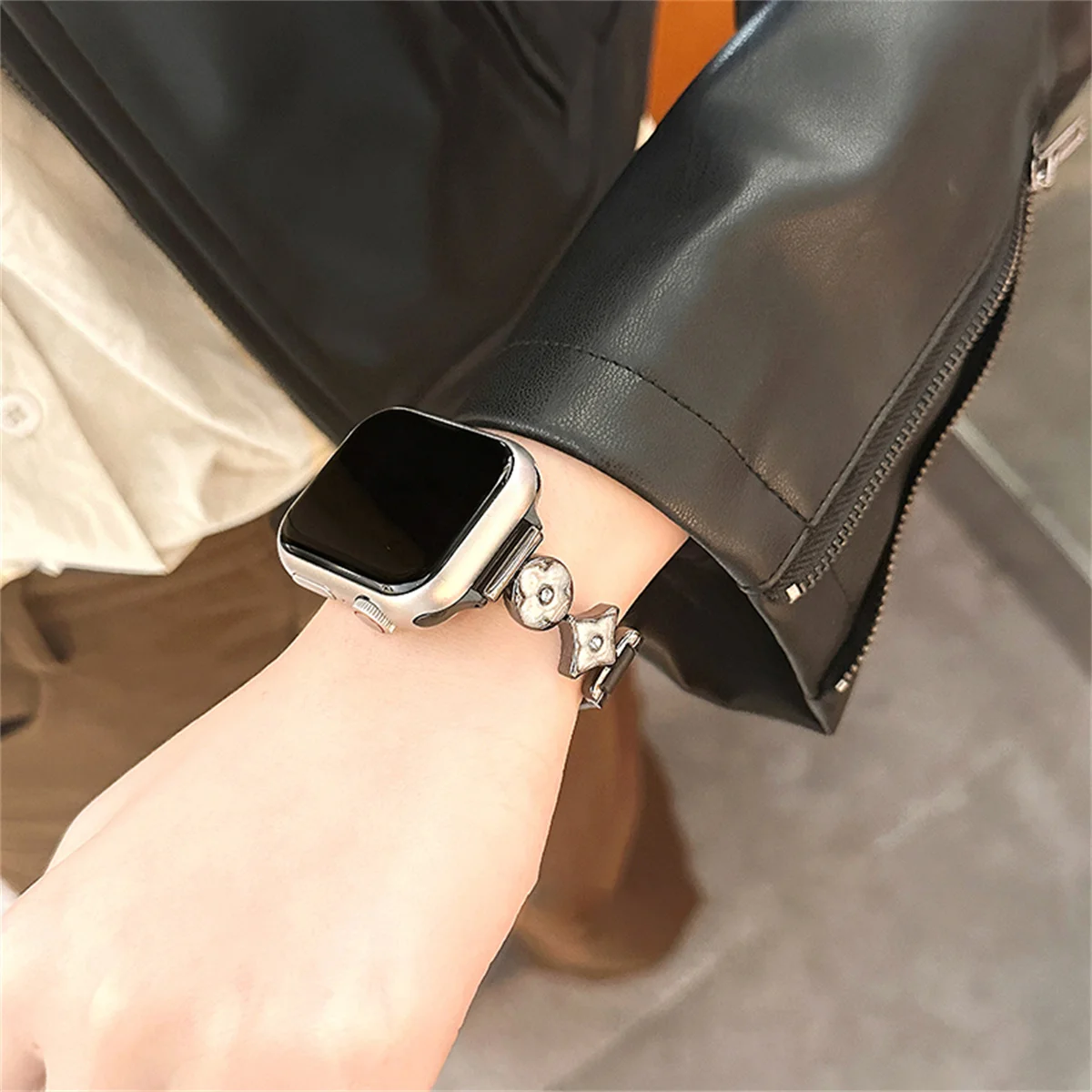 Фото Кожаный ремешок с драгоценными камнями для Apple watch 42 мм 44 мм 46 мм 49 мм для Apple Watch 10 9 8 7 SE 6 5 4 ultra2 Ремешок для браслета №3