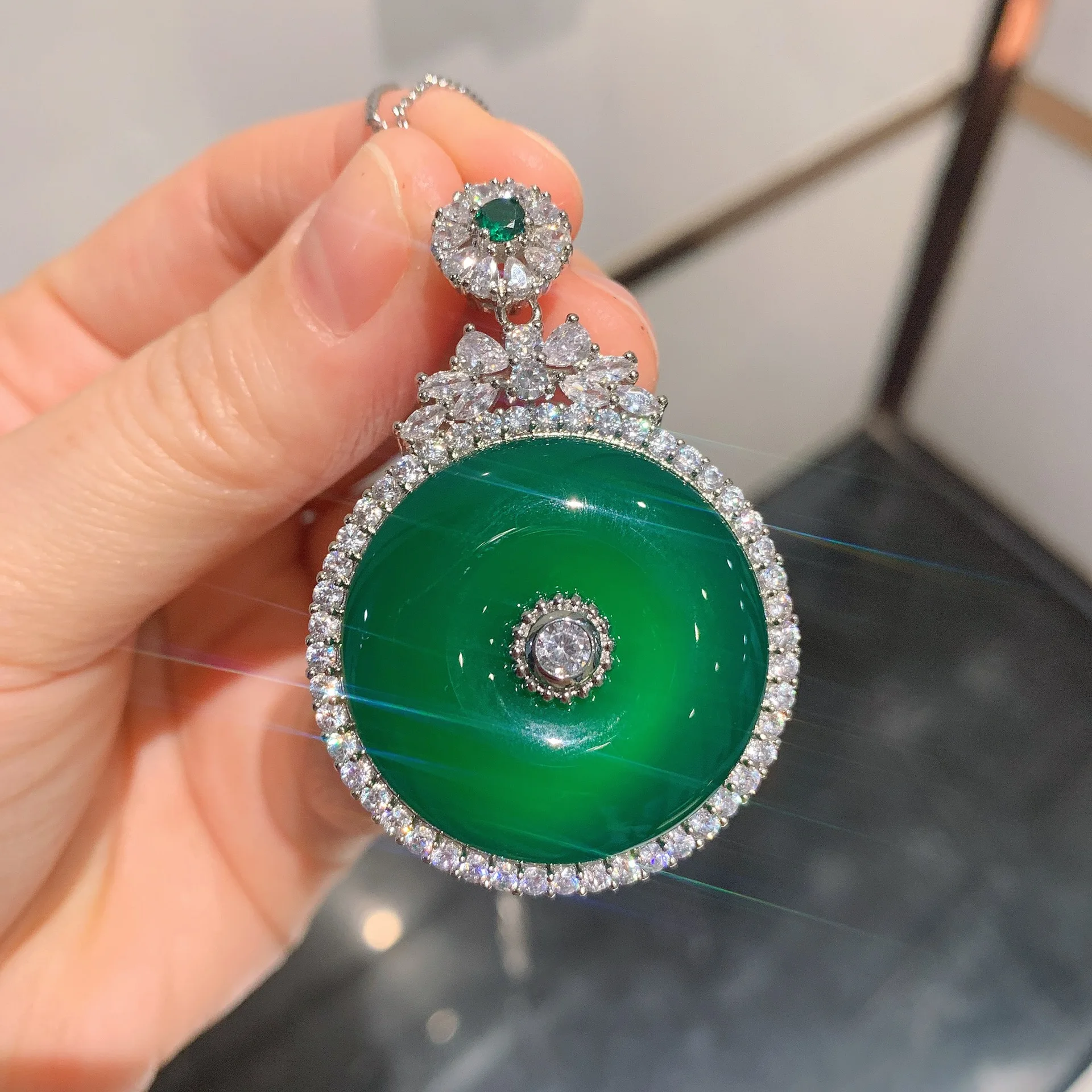 

30*30mm Jade Pendant Necklace for Women Luxury Silver Color Green Crystal Vintage Choker Sweater Necklaces Jewelry Gift