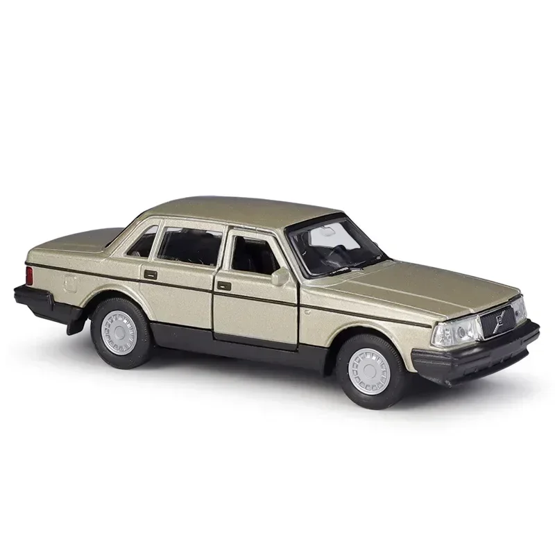Модель литая автомобиля WELLY 1:36 VOLVO 240 GL модель из металлического сплава детские