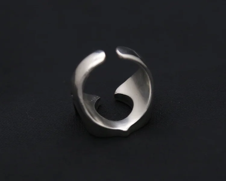 Кольцо в виде пятиконечной звезды из чистого серебра 925 пробы