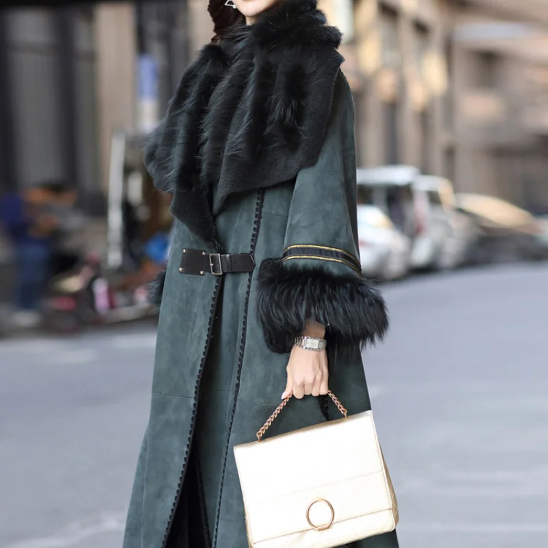 Рисунок 3 - Зимние пальто с воротником из лисьего