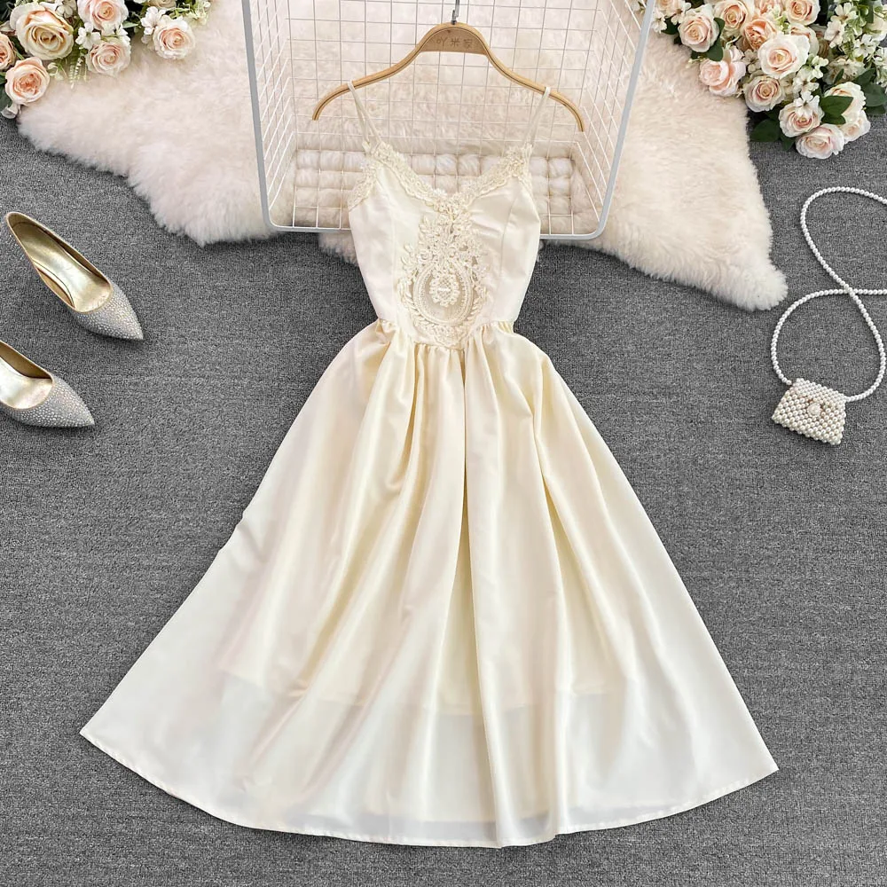 

Seaside Holiday Beach Sling Dress Sleeveless Backless Lace Stitching Hollow V-Neck Waist A-Line Large Swing Dress Summer