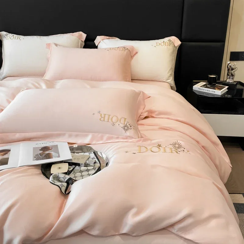 Комплект постельного белья с вышивкой из 100% лиоцеллового волокна 220x240