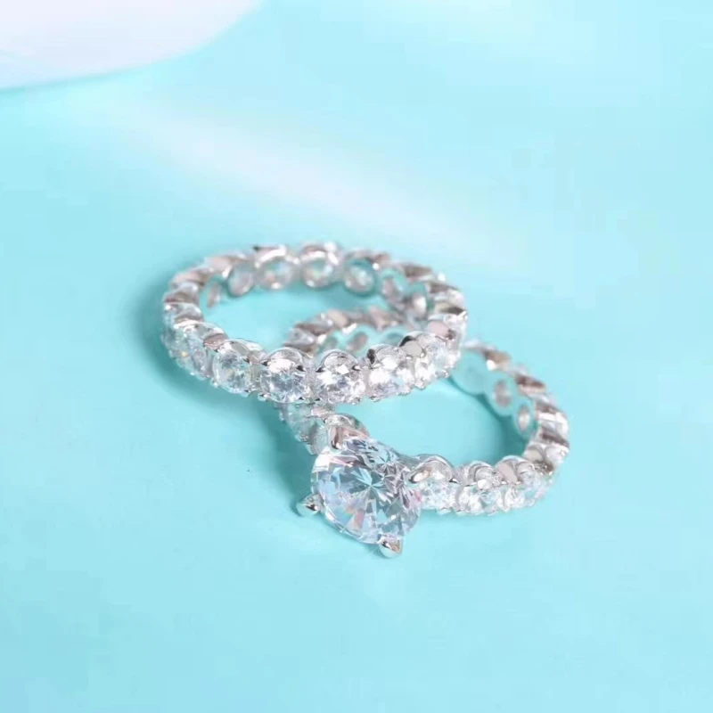 

Женское кольцо из серебра 925 пробы с бриллиантами 2 карата