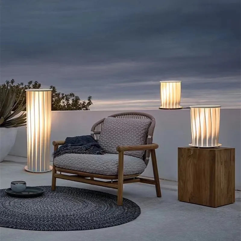 Уличные фонари для газона на солнечной энергии