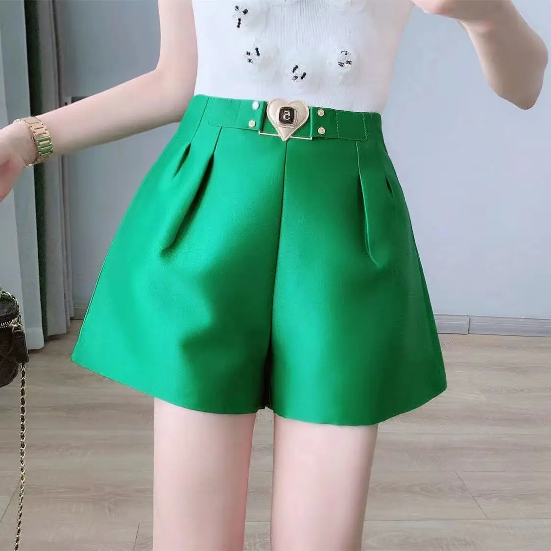 High end women's three-button silk wool fabric green shorts Women's summer high waist elastic wide leg pants