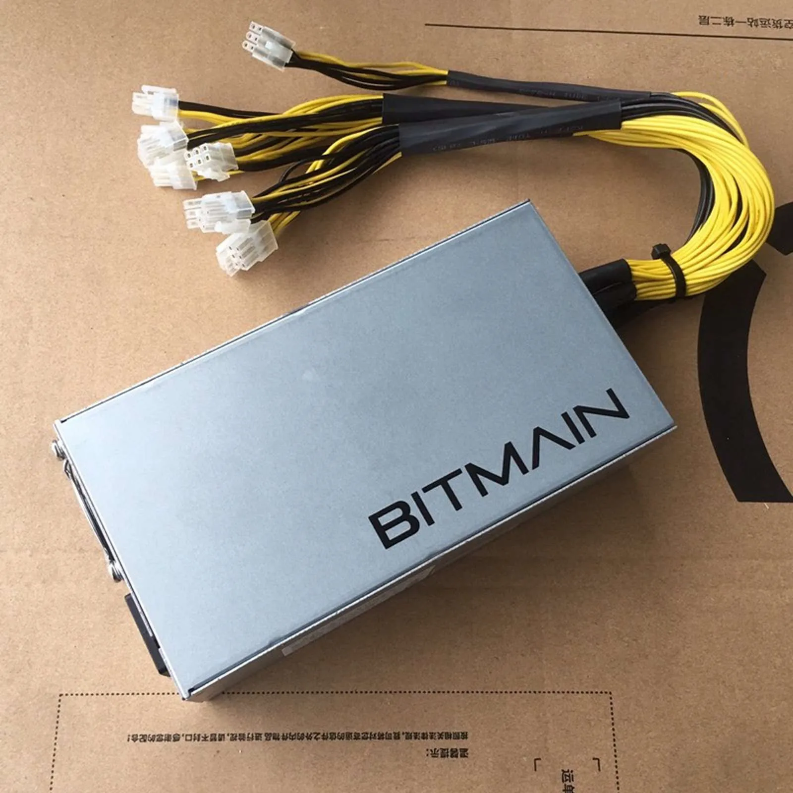 

Новый APW7 1800 Вт серверный блок питания для майнинга Bitmain Antminer 12 В 10x PCI-E 6-контактный графический процессор для майнинга Antminer A6/A7/S9/R4/S7/E9