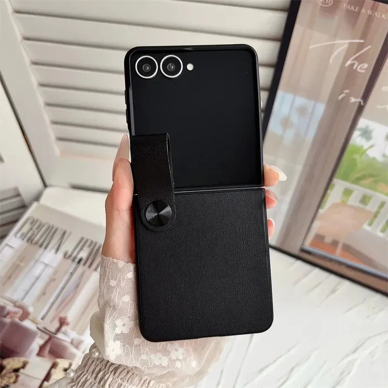 Фото Чехол Skinlee для Samsung Galaxy Z Flip 8 5G с ремешком на руку Qinghui, ударопрочный силиконовый чехол для Samsung Galaxy Z Flip 8 5G, мягкий задний чехол. №2