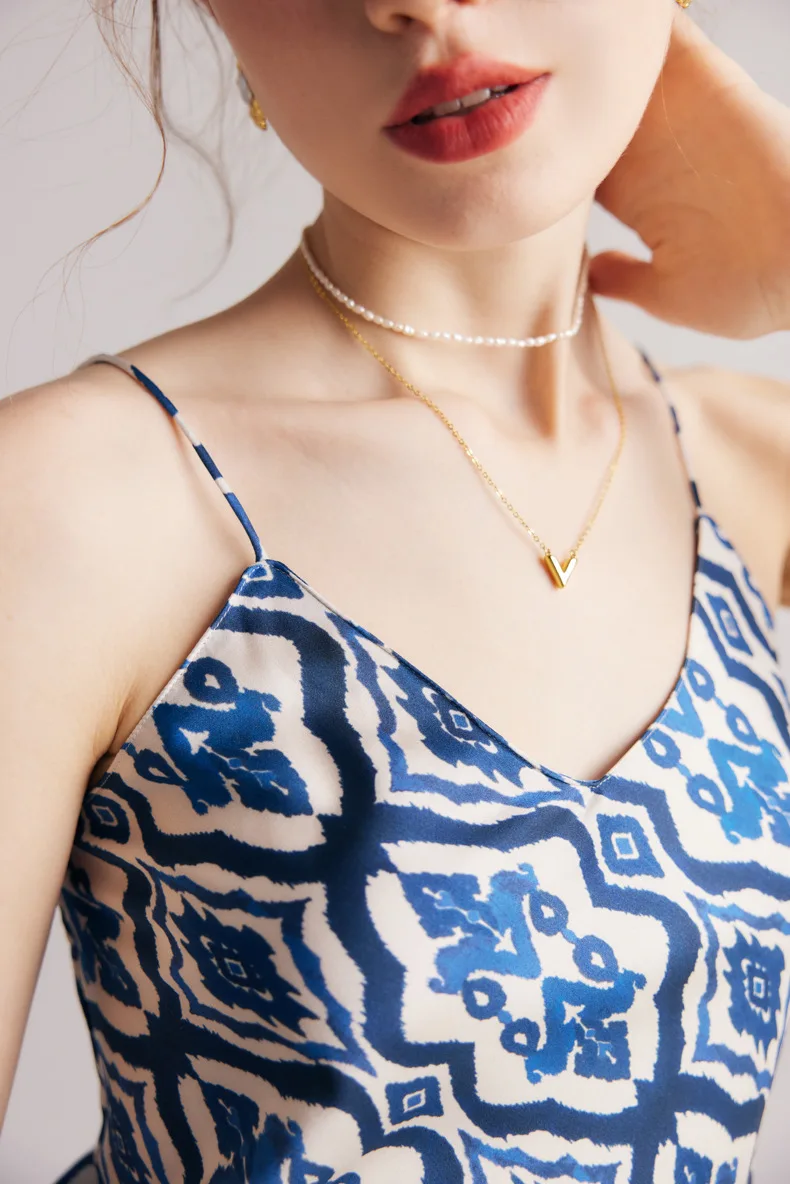 Женская майка из 100% тутового шелка с принтом весна-лето 2024 базовые рубашки без