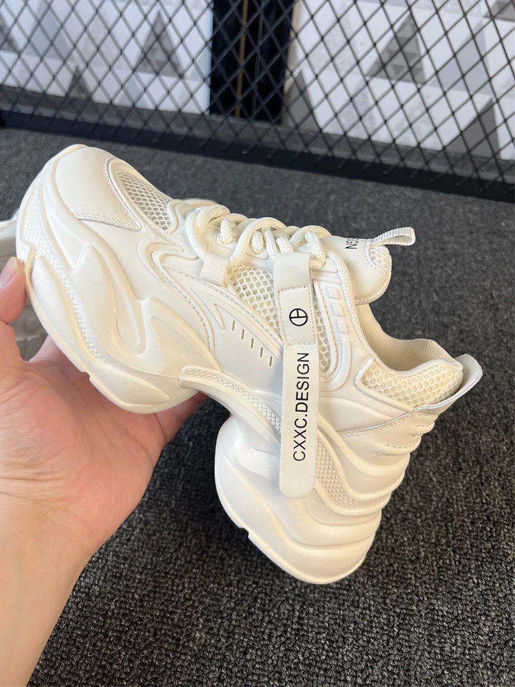 Белые внутренние высокие туфли для папы женские кроссовки 022 на подошве 4